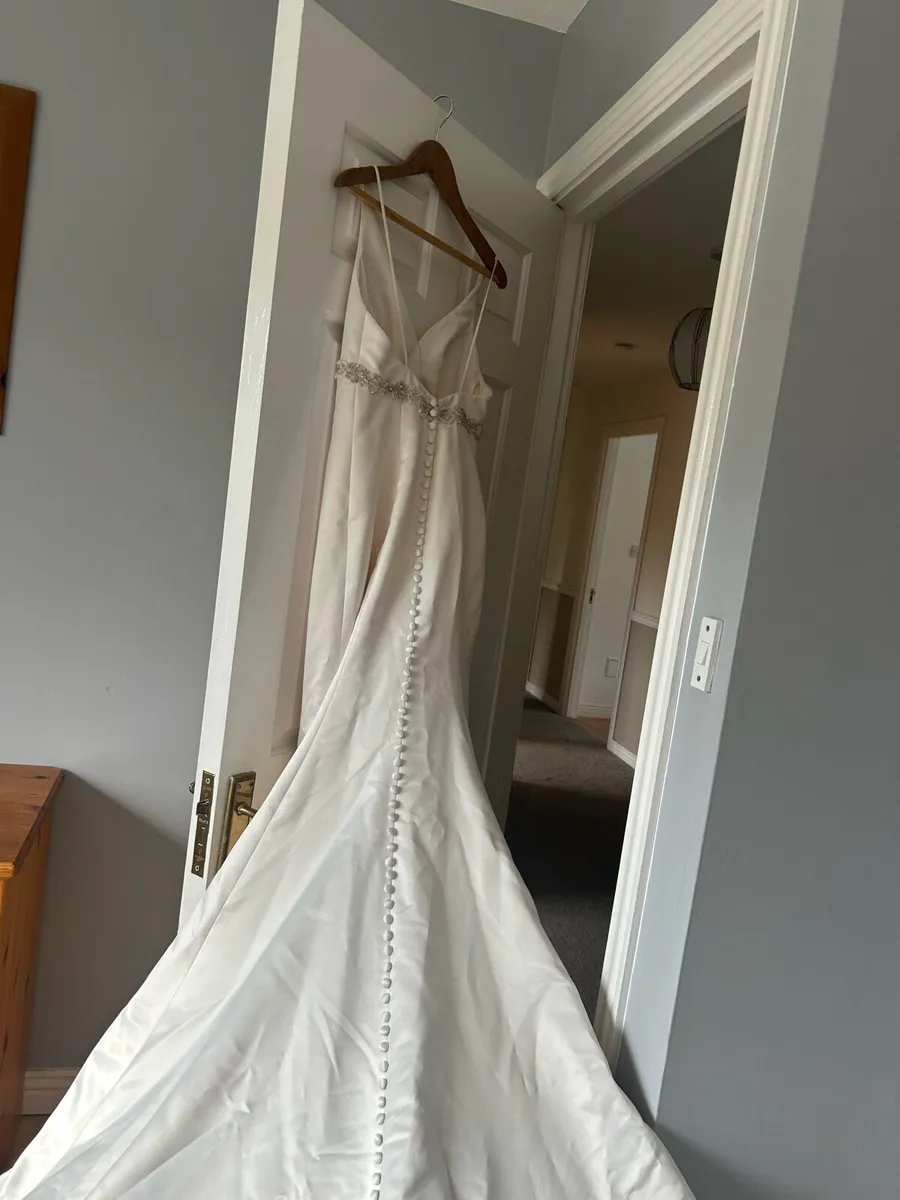 Wedding dress - Image 2