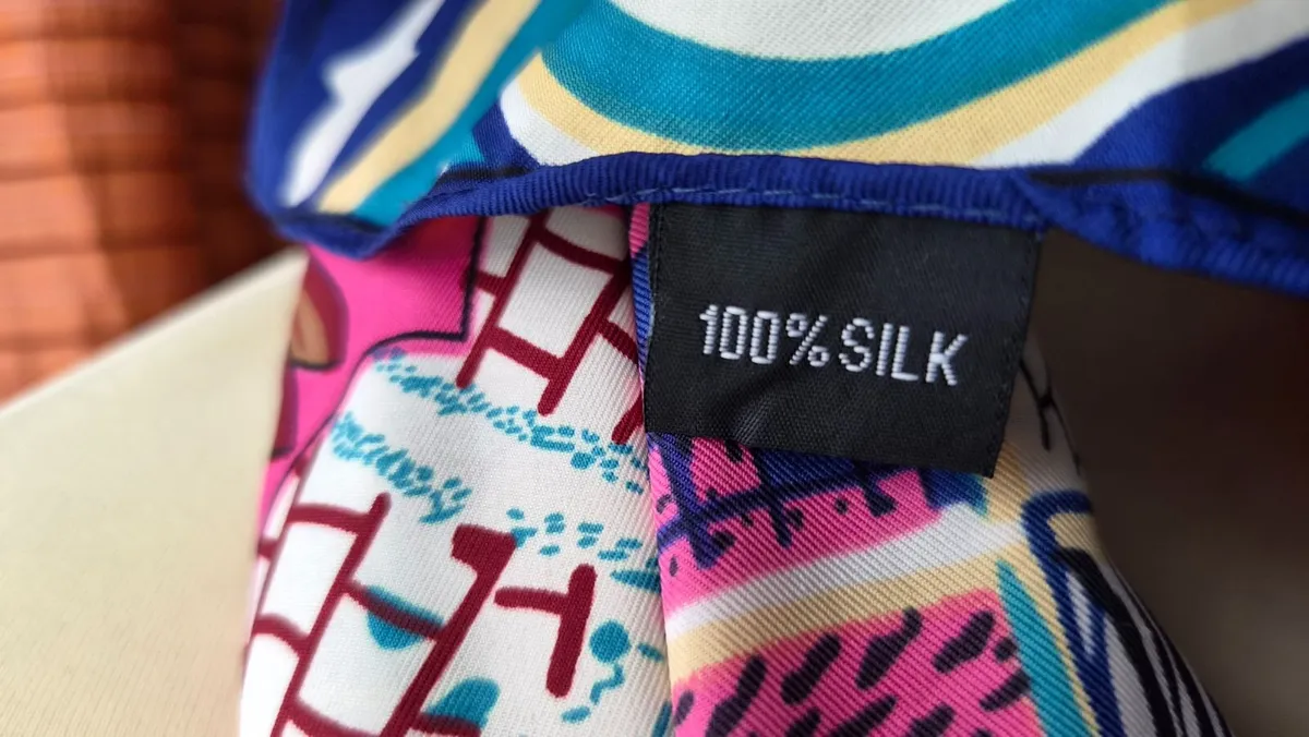 Large 100% silk scarf - Image 3