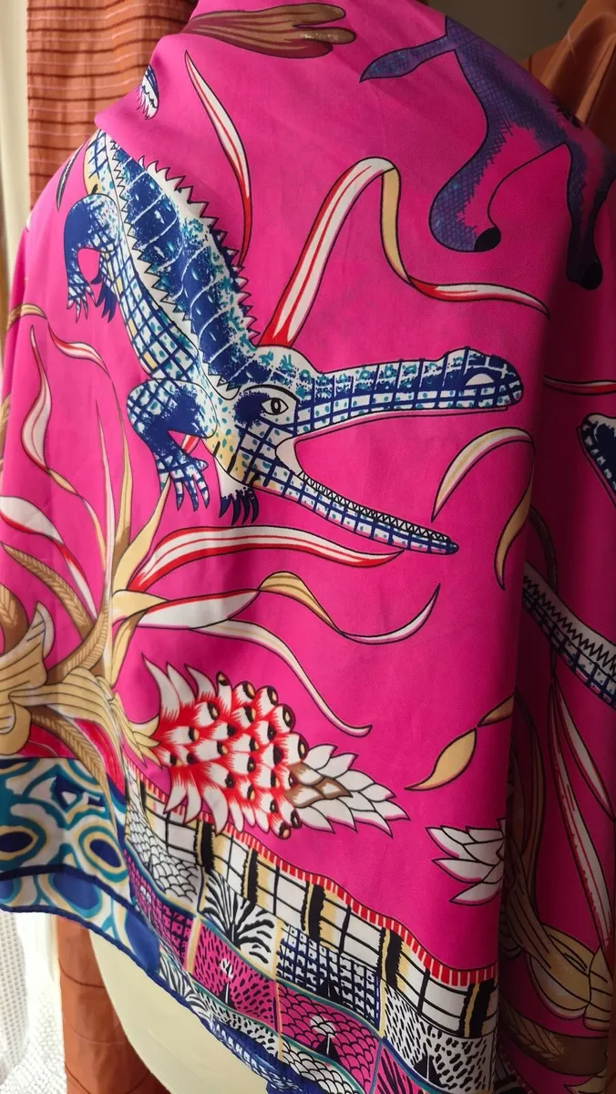 Large 100% silk scarf - Image 4