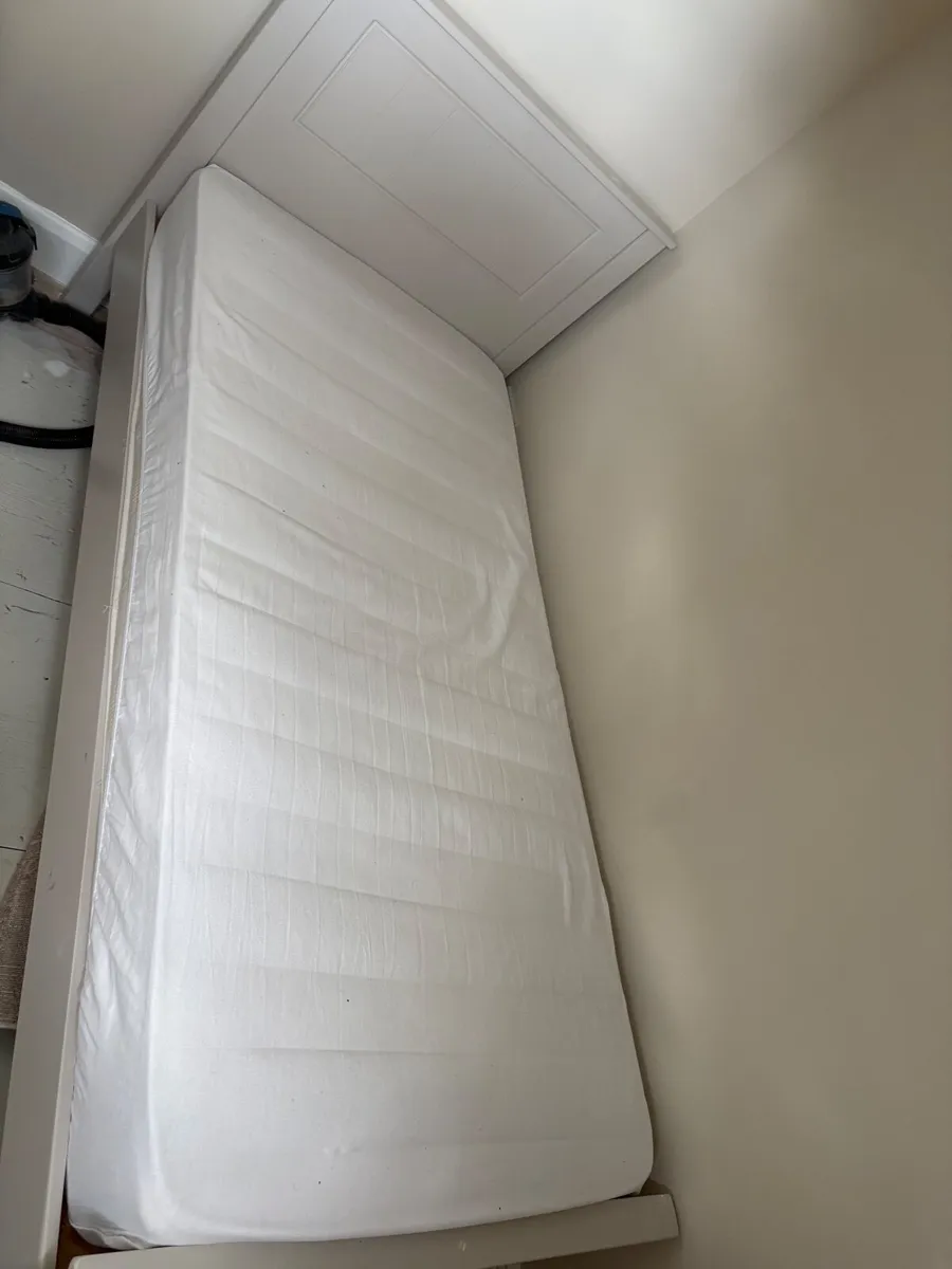 Single bed - Image 3