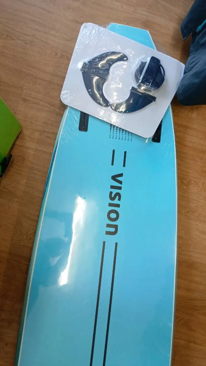 NEW Vision Spark Surfboard 9'0", free tail pad - Image 4
