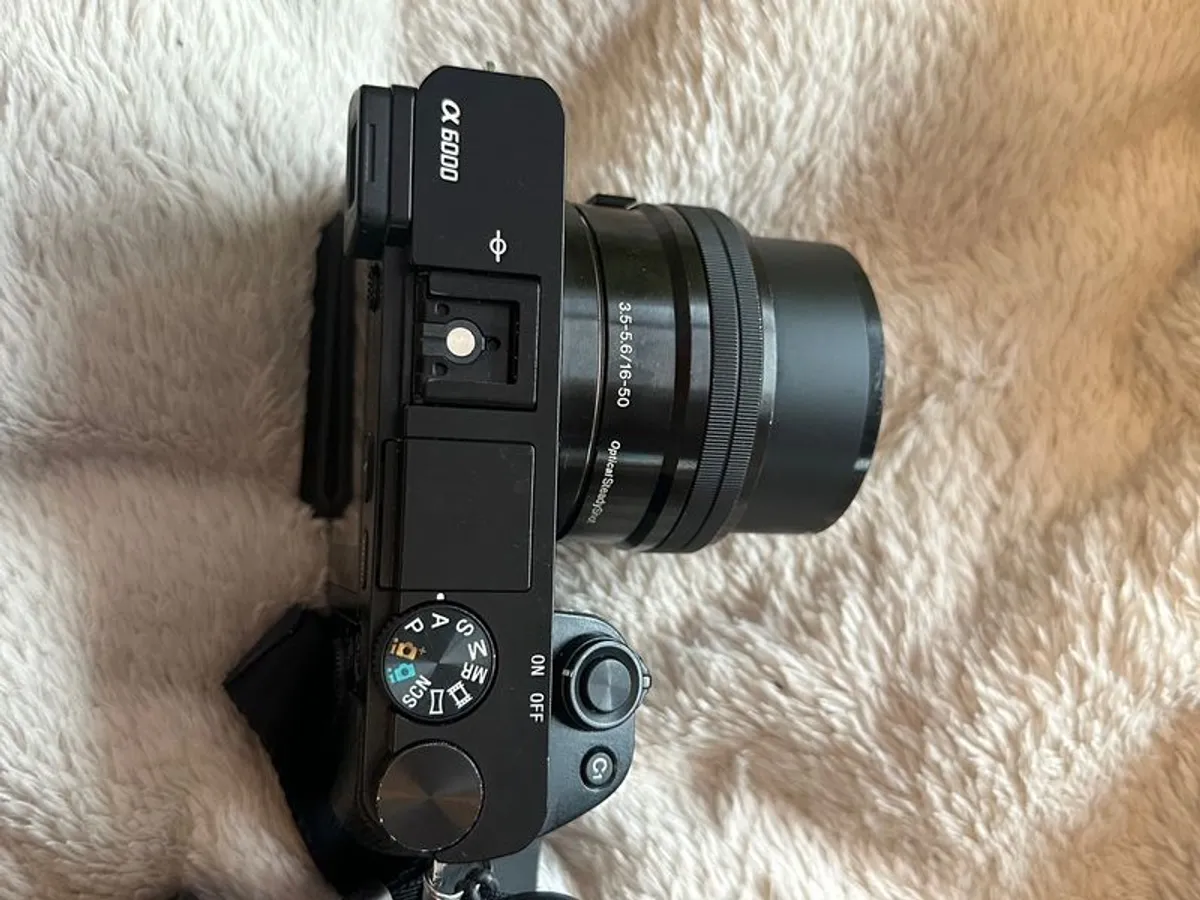 Sony A6000 + sigma 18-35mm F1.8 with Sony FE converter( original fitting on Nikon) small rig case included +batteries - Image 2