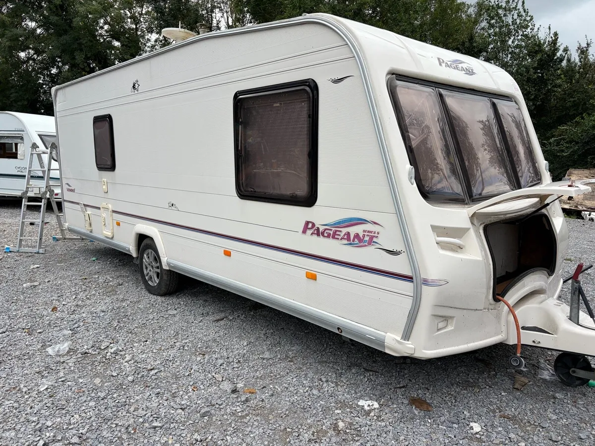 Bailey pageant parts and windows