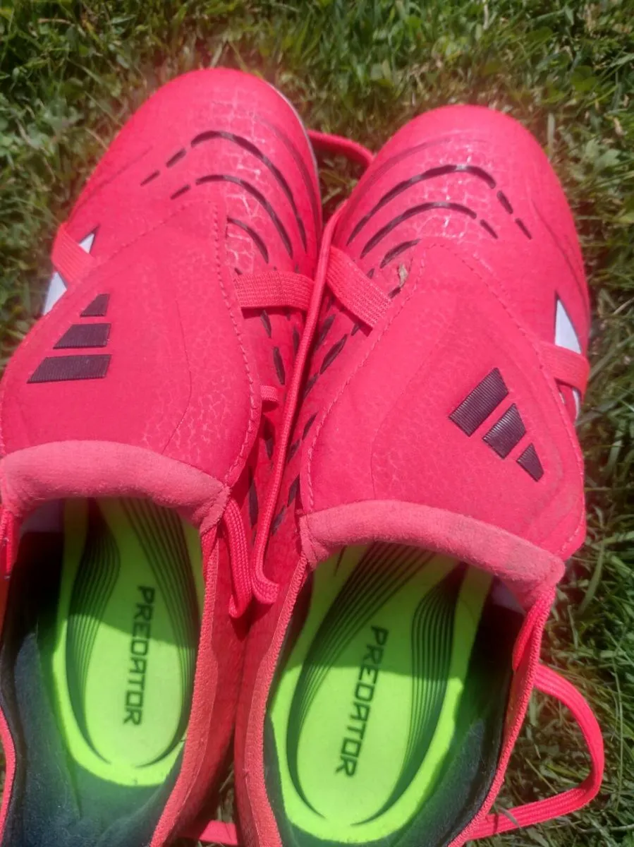 Kids Predator Football/Soccer boots - Image 1