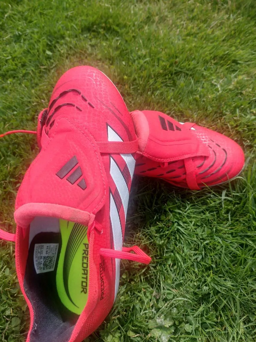 Kids Predator Football/Soccer boots - Image 2