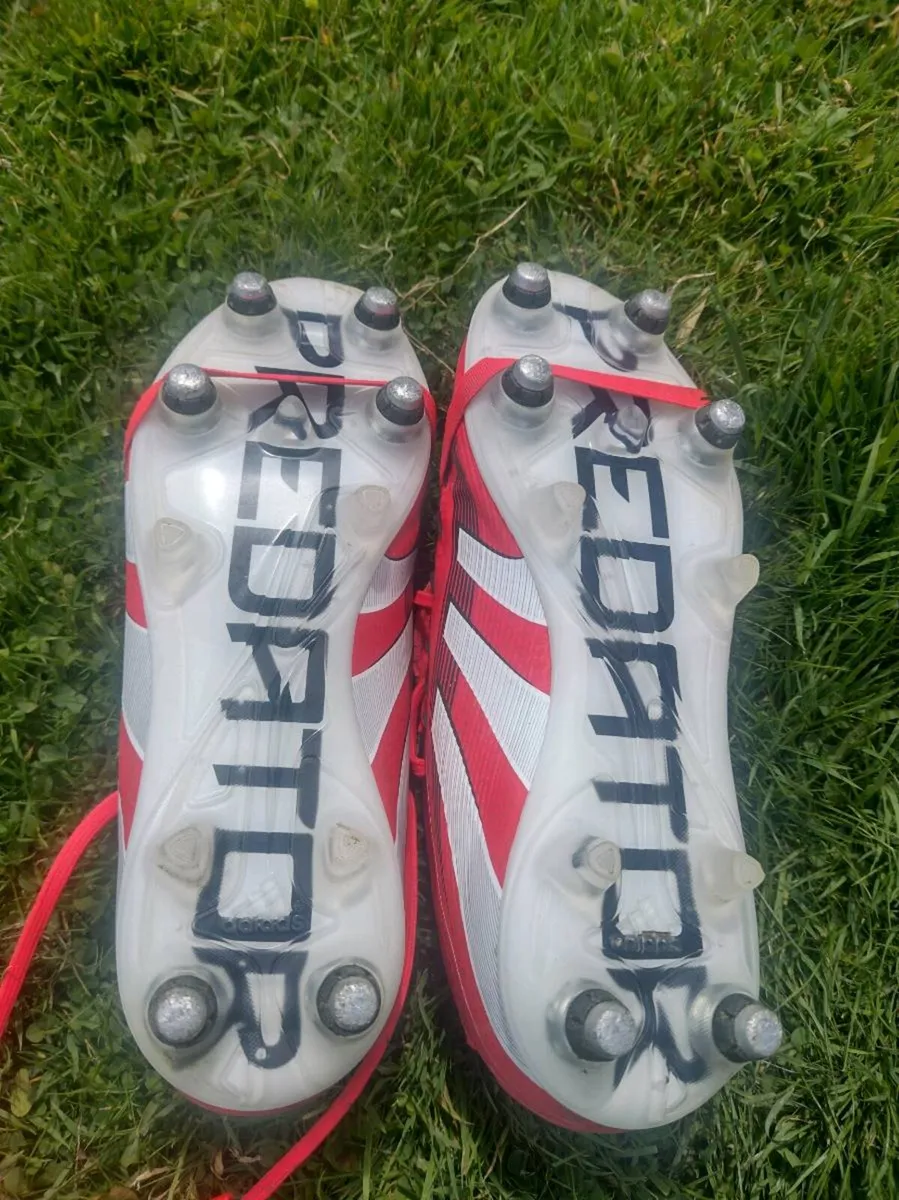 Kids Predator Football/Soccer boots - Image 3