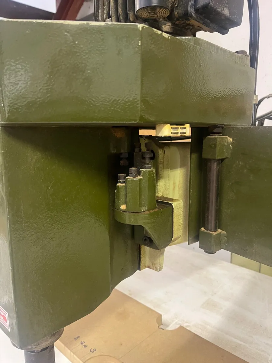 Overhead router - Image 3