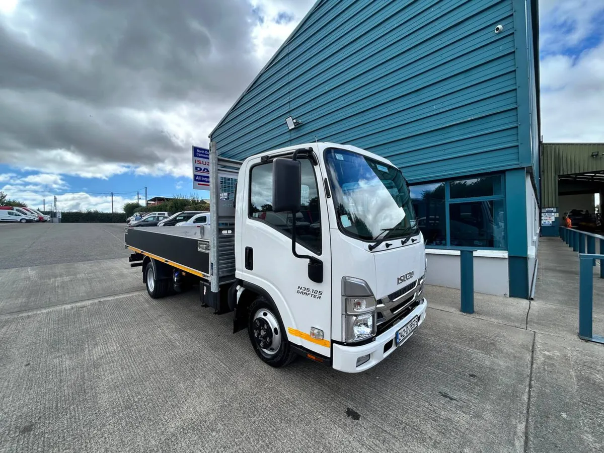 2024 ISUZU NLR - Image 2
