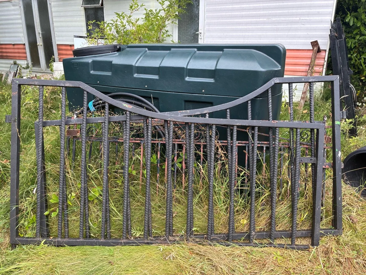 Gates - Image 1