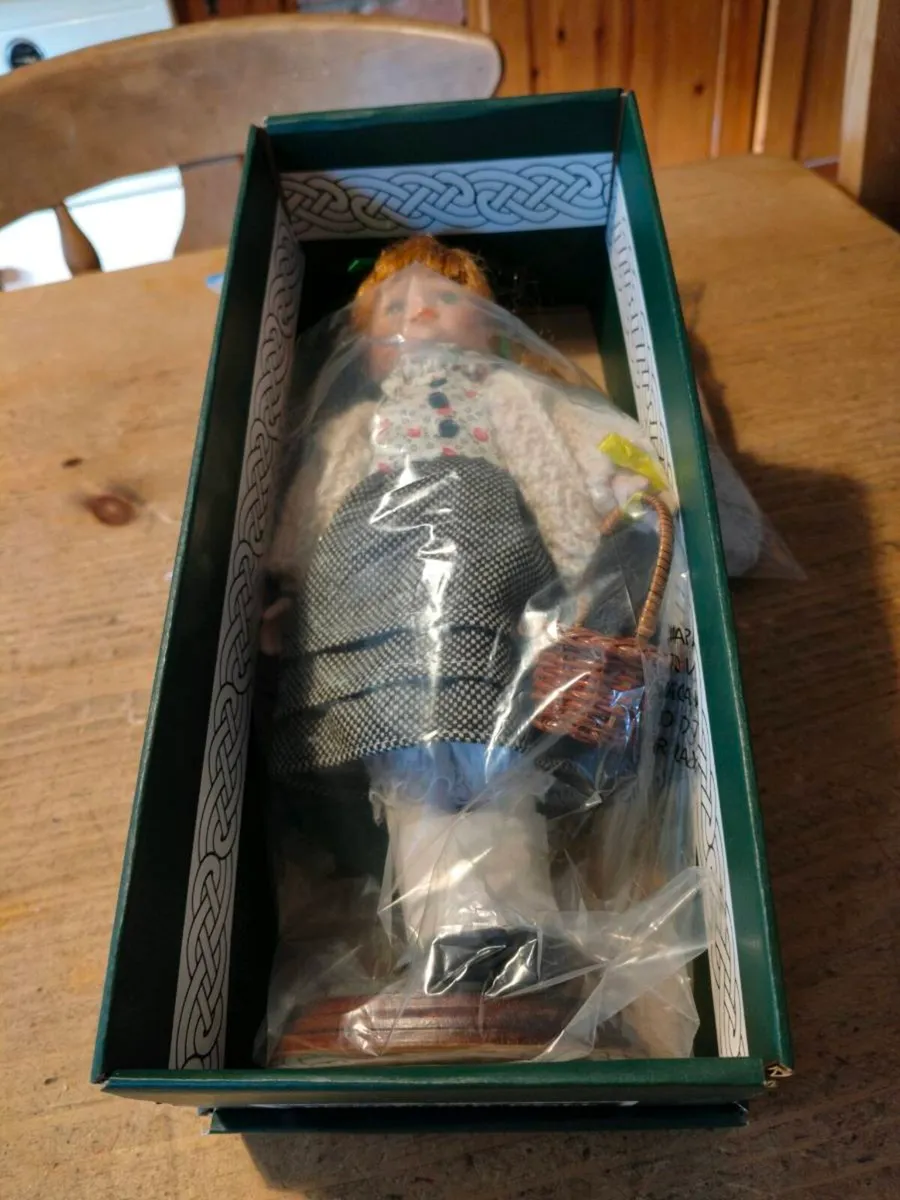 Collectors porcelain Irish doll from the "Collecto - Image 4