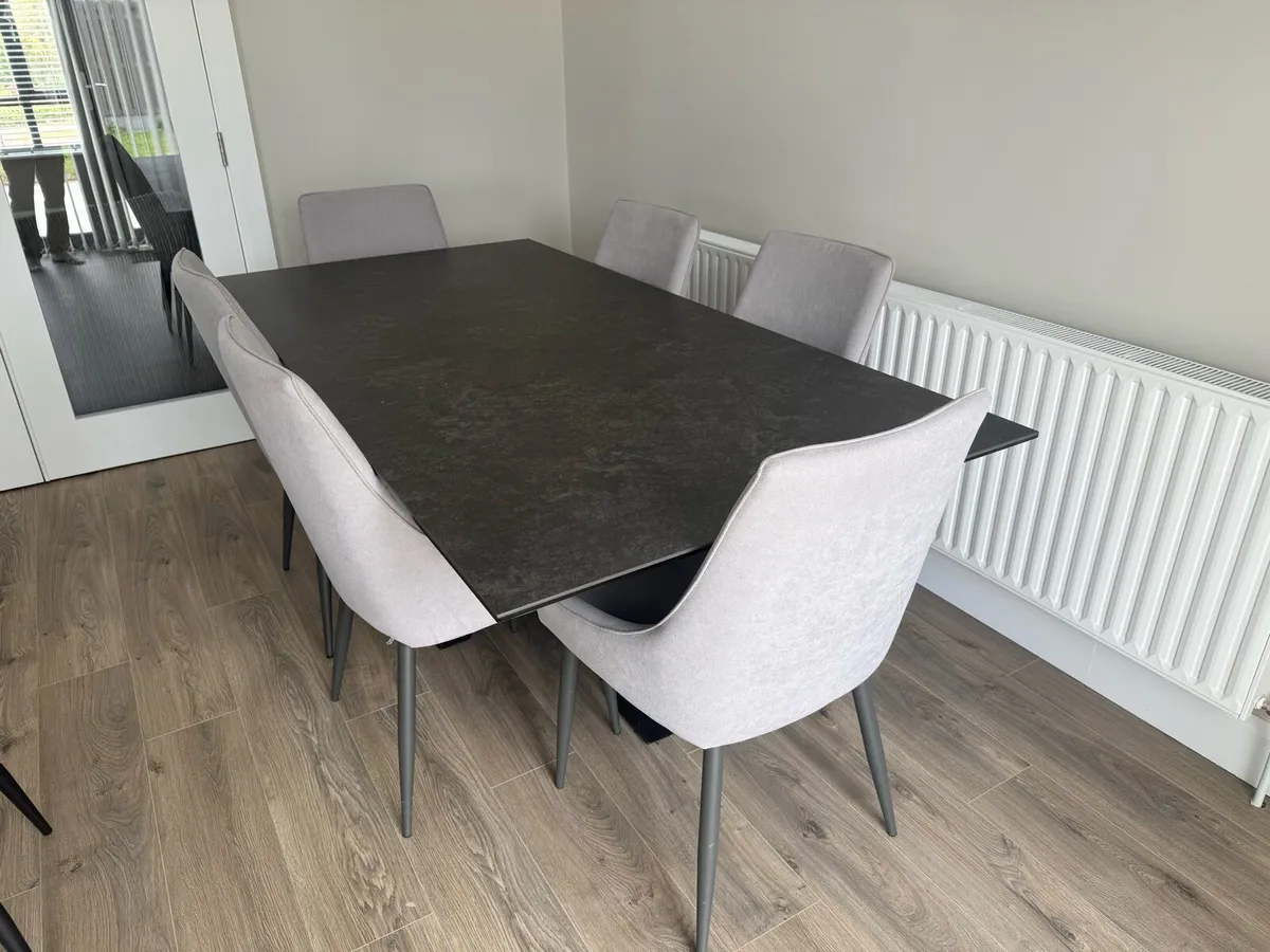 Dining table and chairs - Image 1