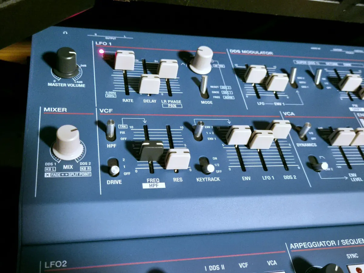 UDO Super 6 Desktop Synth - Limited Edition Blue - Image 4