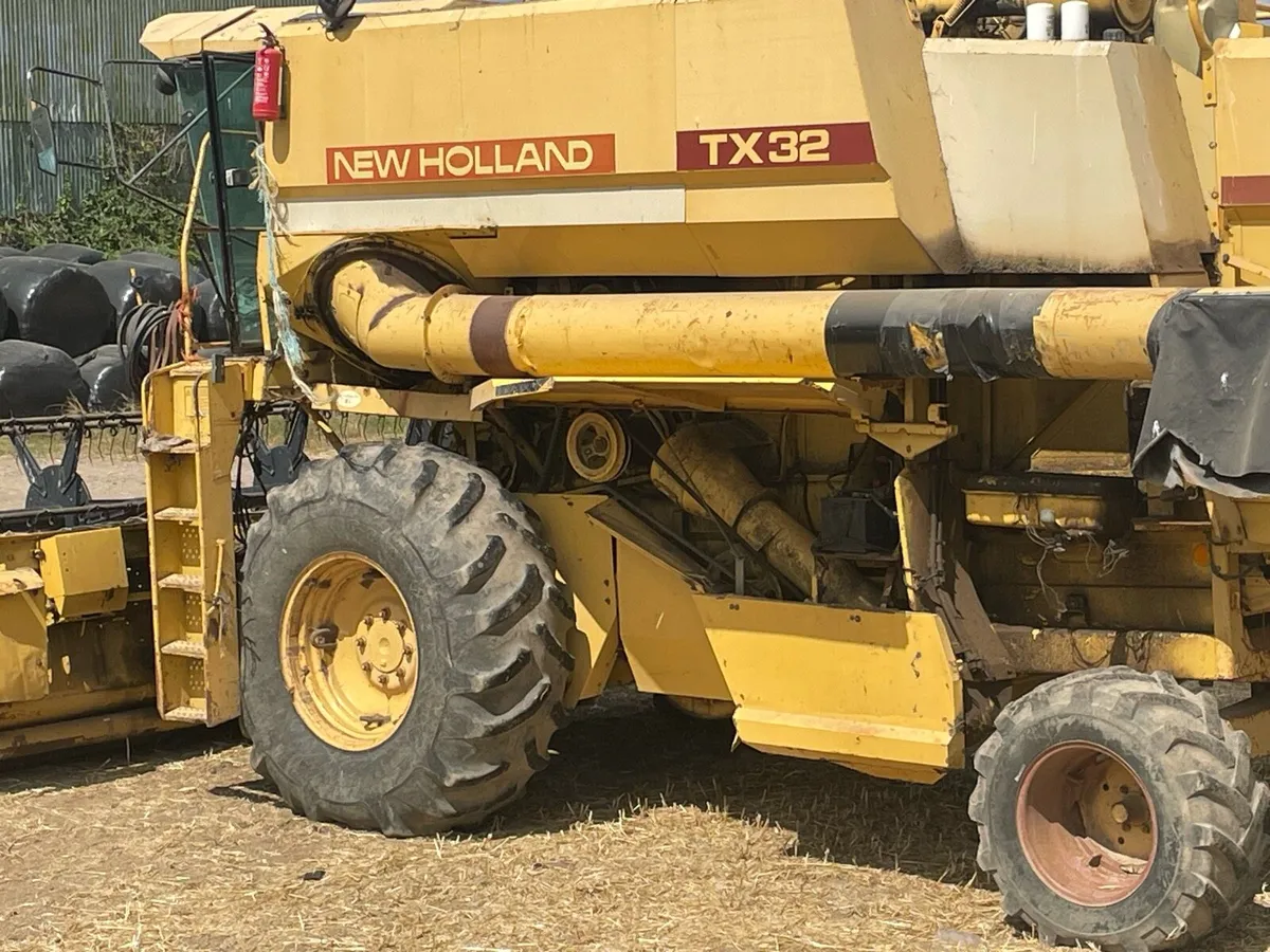 New Holland TX 32 - Image 2