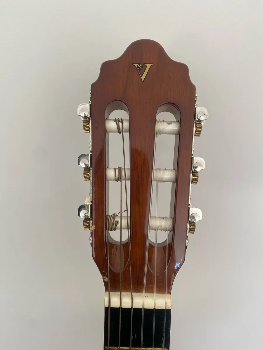 Beginner Guitar - Image 3