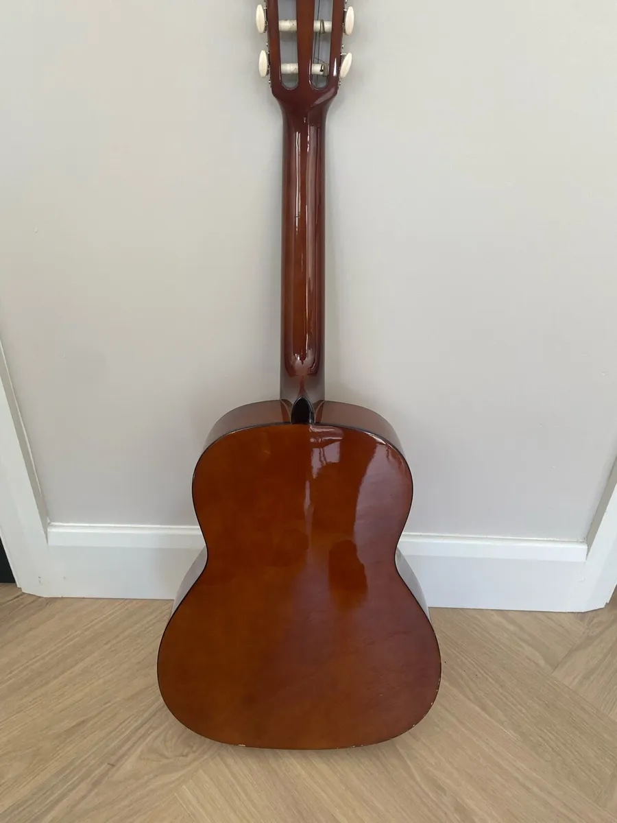 Beginner Guitar - Image 4