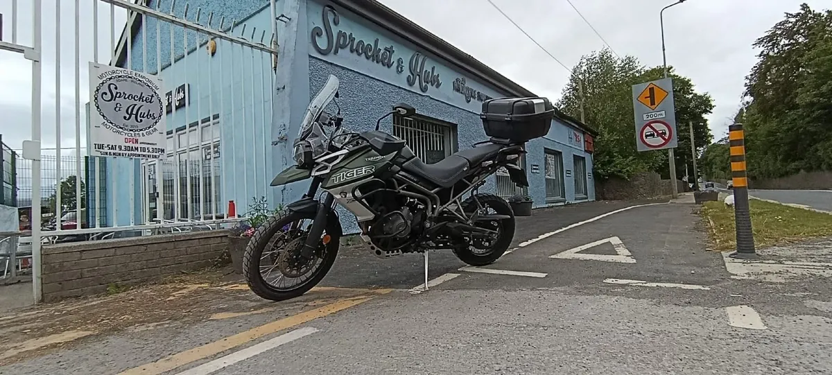😎2018 TRIUMPH TIGER 800 XCX - Perfect Condition😎 - Image 1