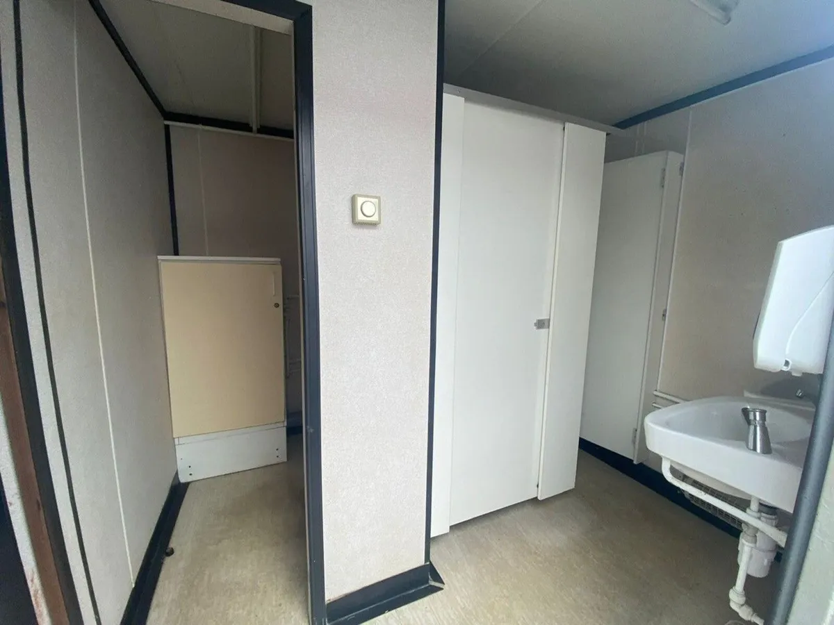 16' x 10' Used Portable Toilet for Sale / Rent - Image 4