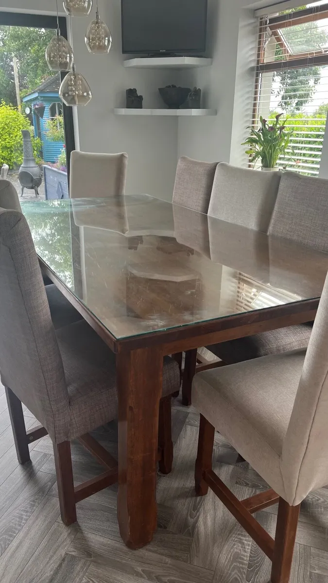 Dining room table and chairs - Image 1