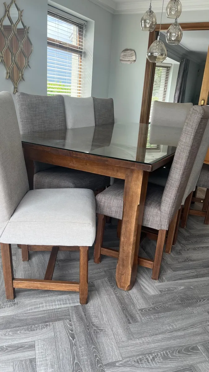 Dining room table and chairs - Image 2