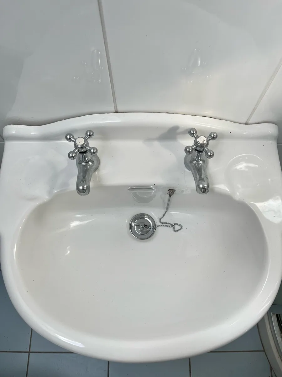Bathroom sinks - Image 4