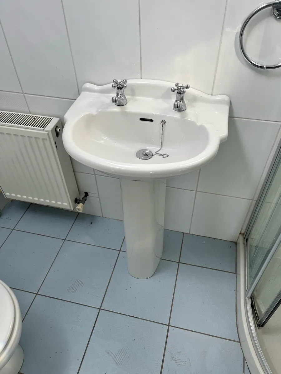 Bathroom sinks - Image 3