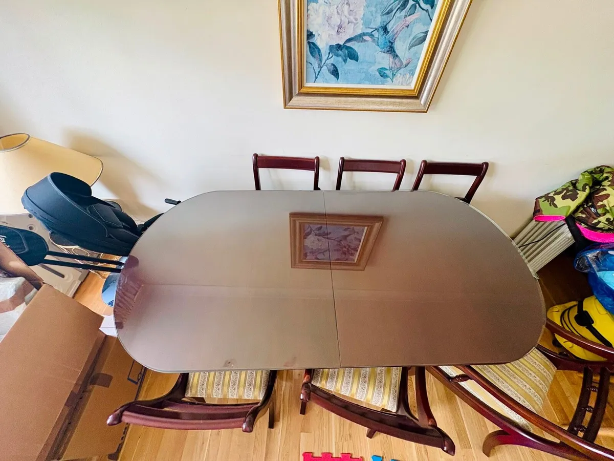 Extendable Mahogany Dining table + 6 chairs - Image 1