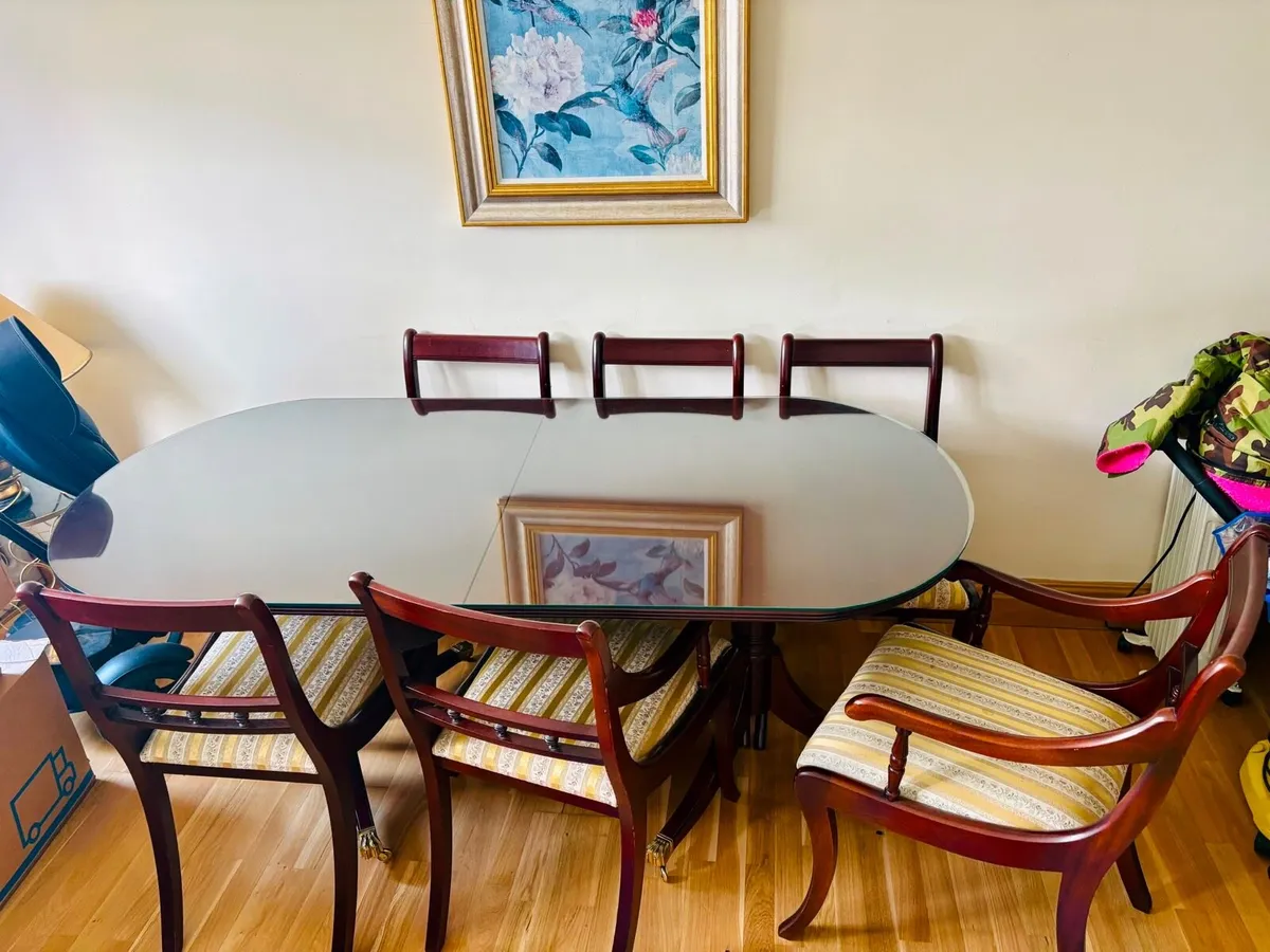 Extendable Mahogany Dining table + 6 chairs - Image 3