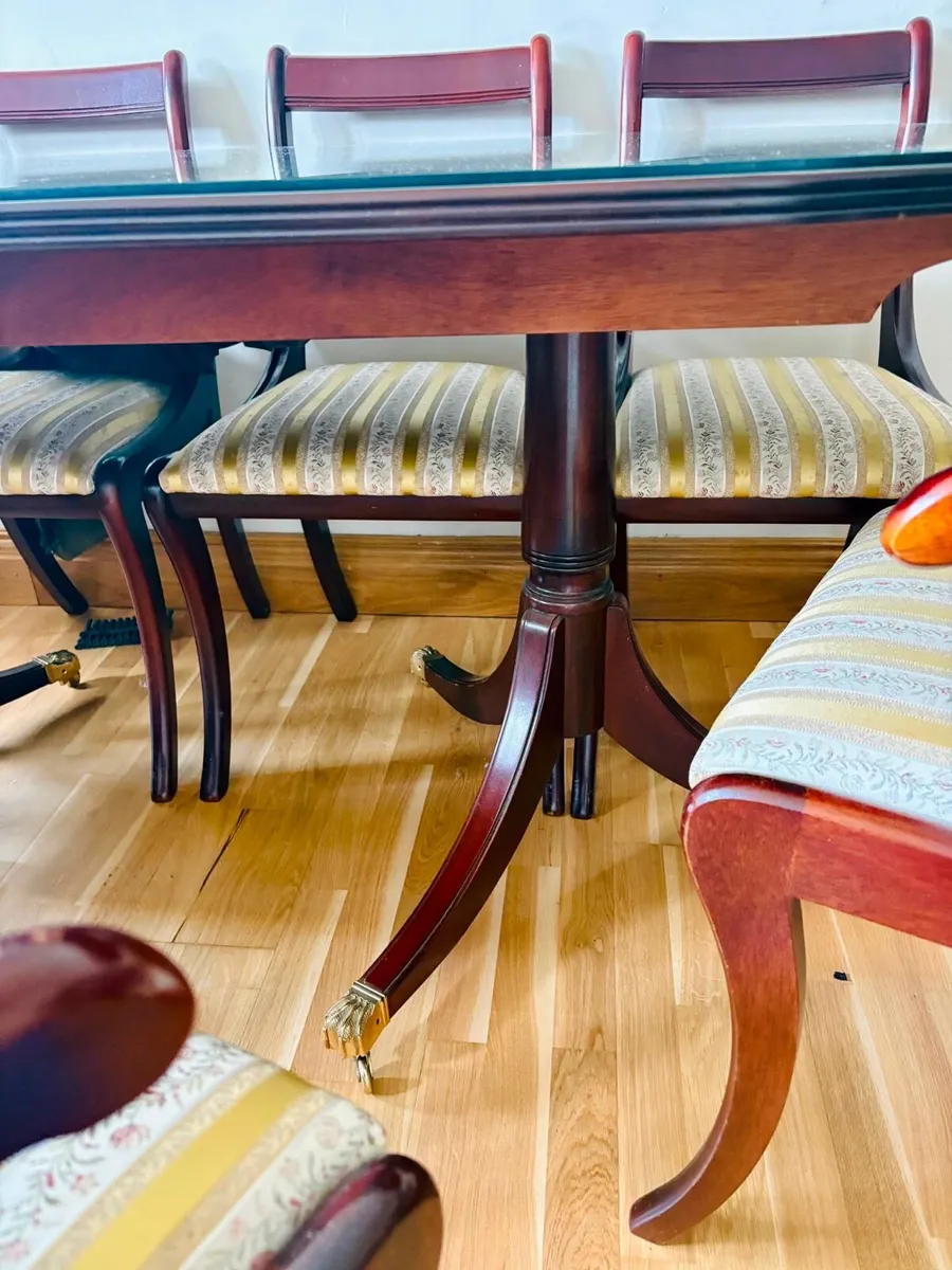 Extendable Mahogany Dining table + 6 chairs - Image 4