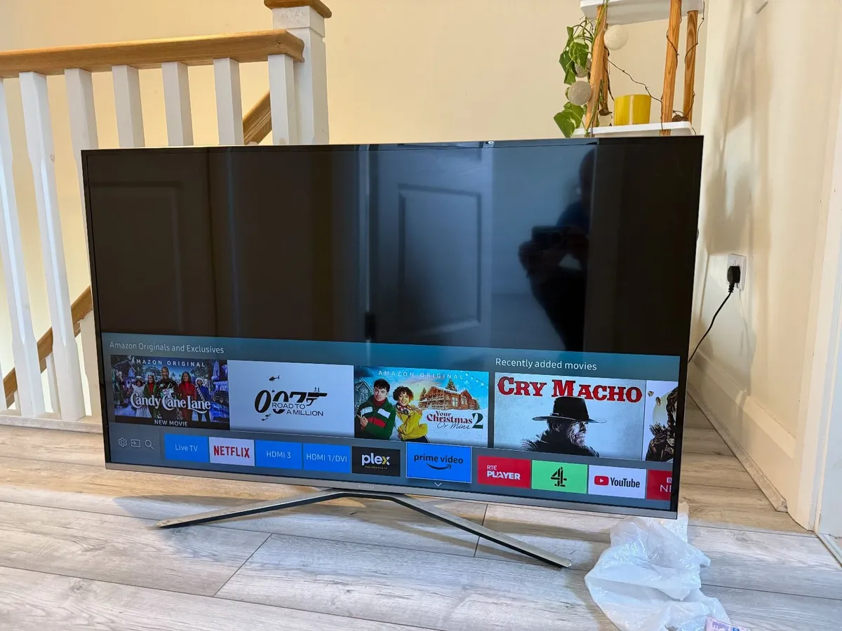 Samsung 49" Smart TV – KU6400 Series, 4K UHD HDR - Image 4