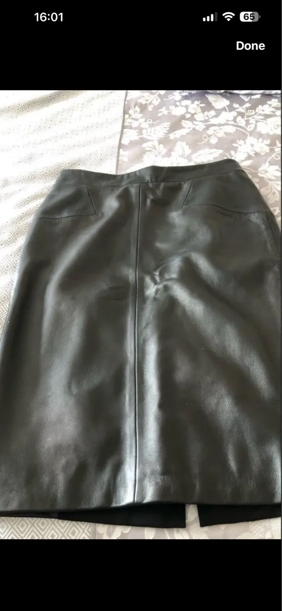 Ladies designer leather skirt size 10 €15 - Image 1