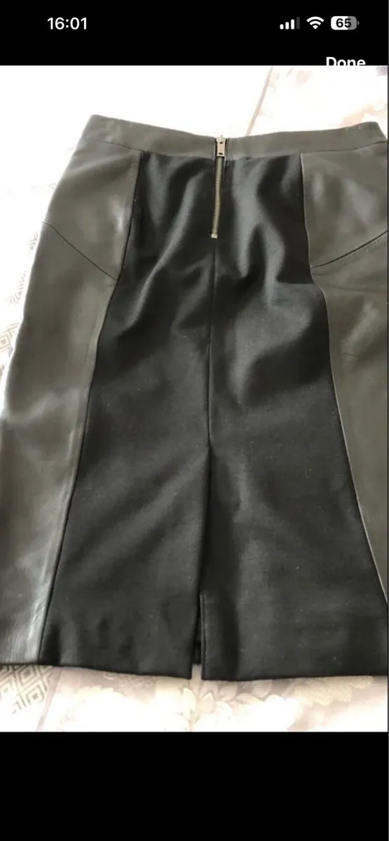 Ladies designer leather skirt size 10 €15 - Image 2