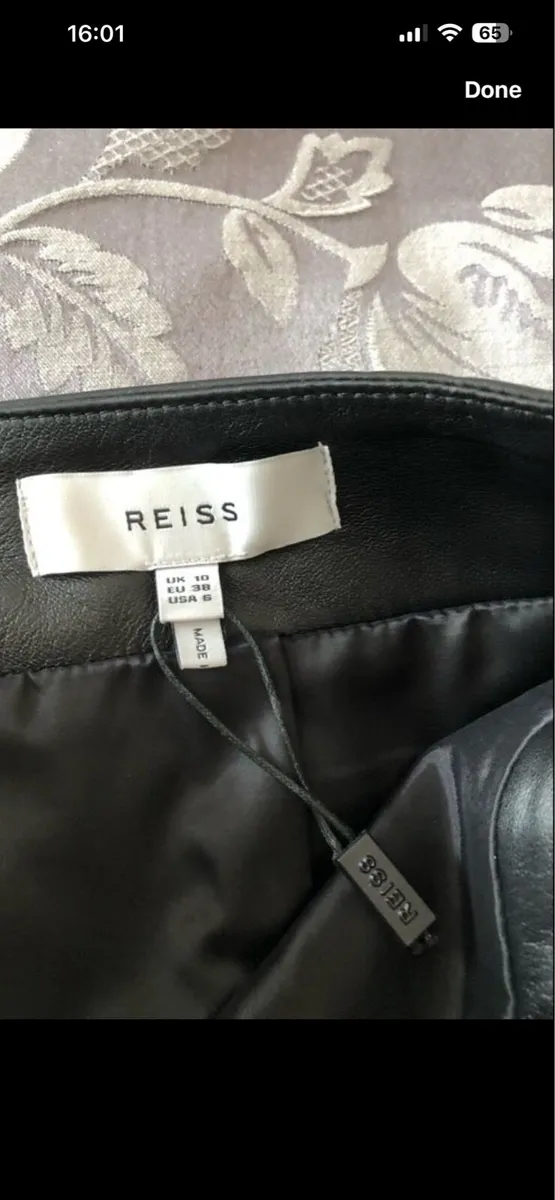 Ladies designer leather skirt size 10 €15 - Image 3