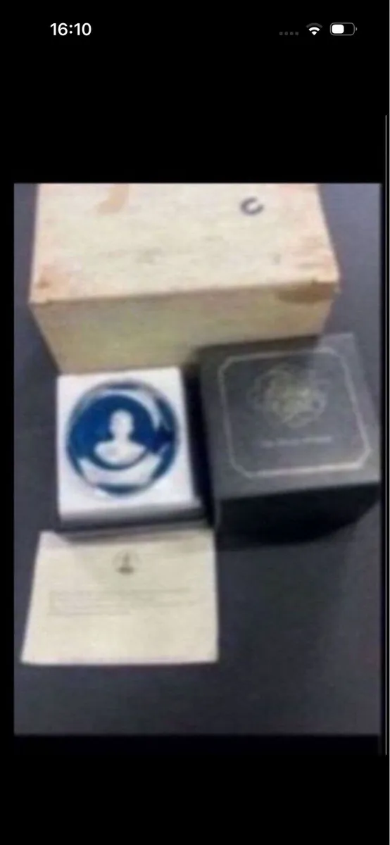 4 pinches baccarat commemorative paperweights - Image 1
