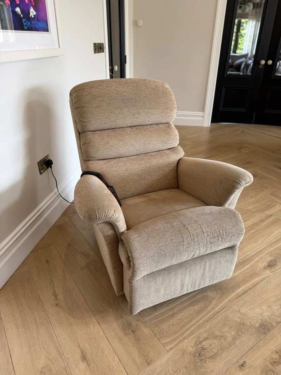 Sherborne Electric Riser Recliner - Image 1