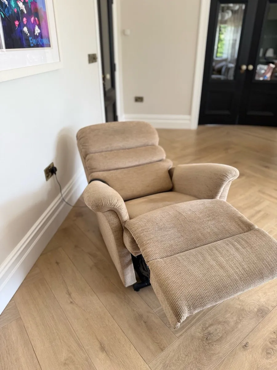 Sherborne Electric Riser Recliner - Image 3