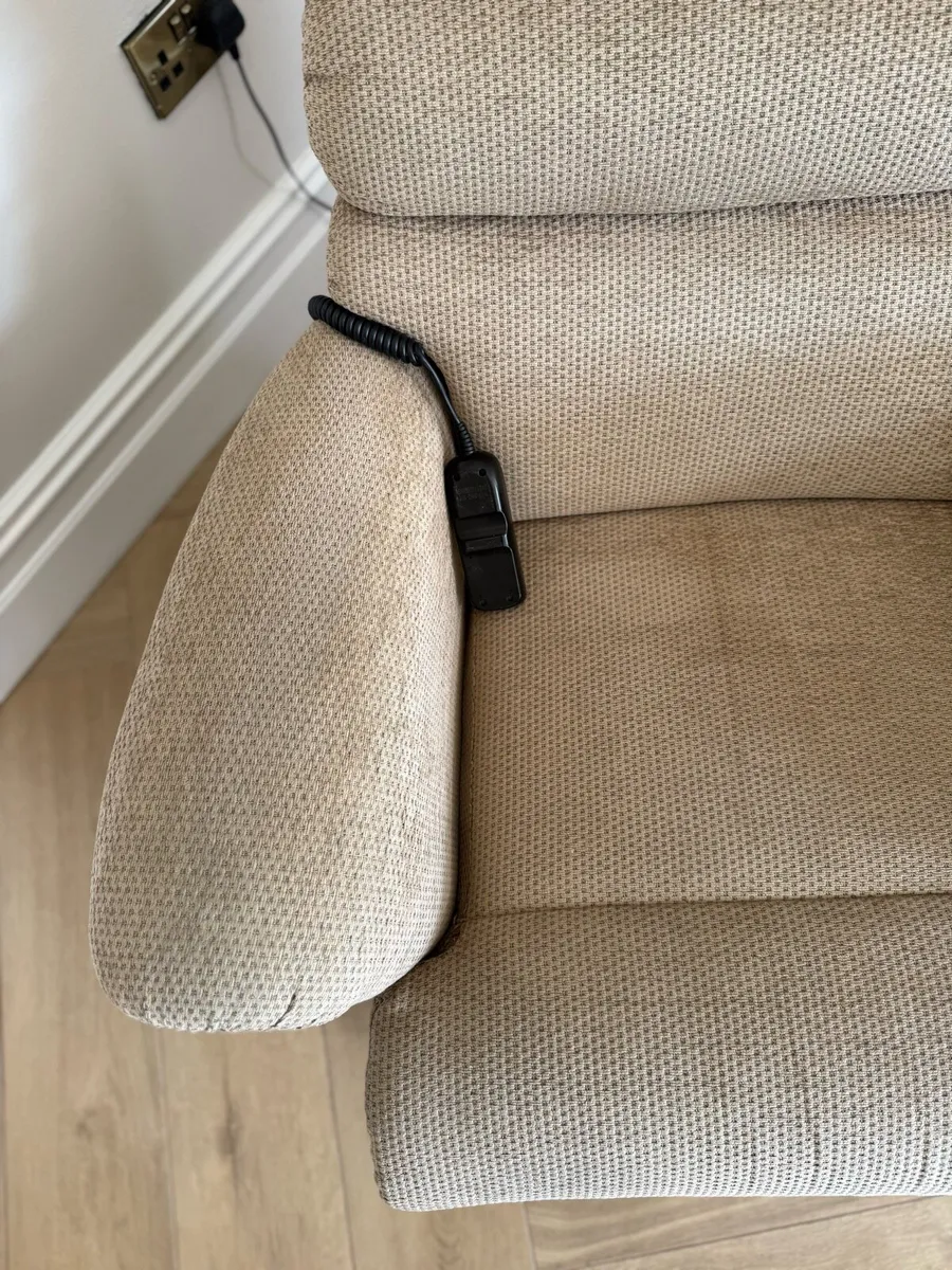 Sherborne Electric Riser Recliner - Image 4