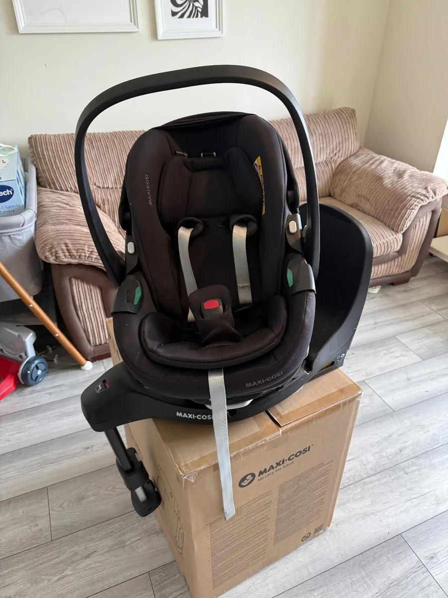 Maxi-Cosi Pebble 360 + FamilyFix 360 Base - Image 3