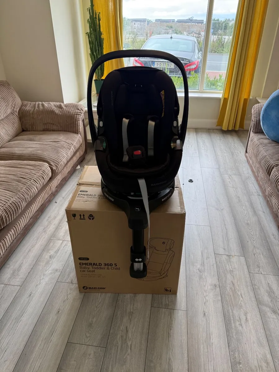 Maxi-Cosi Pebble 360 + FamilyFix 360 Base - Image 2