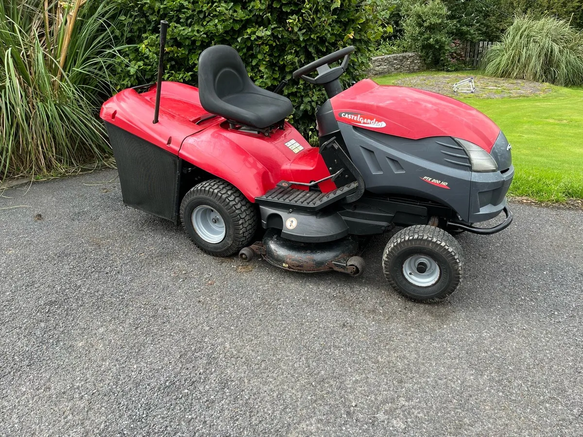 22HP Castlegarden twin cylinder ride on lawnmower - Image 1