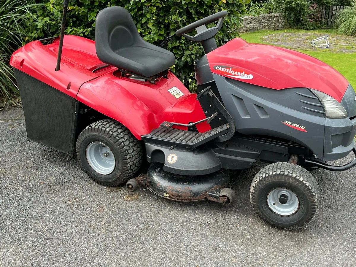 22HP Castlegarden twin cylinder ride on lawnmower - Image 2