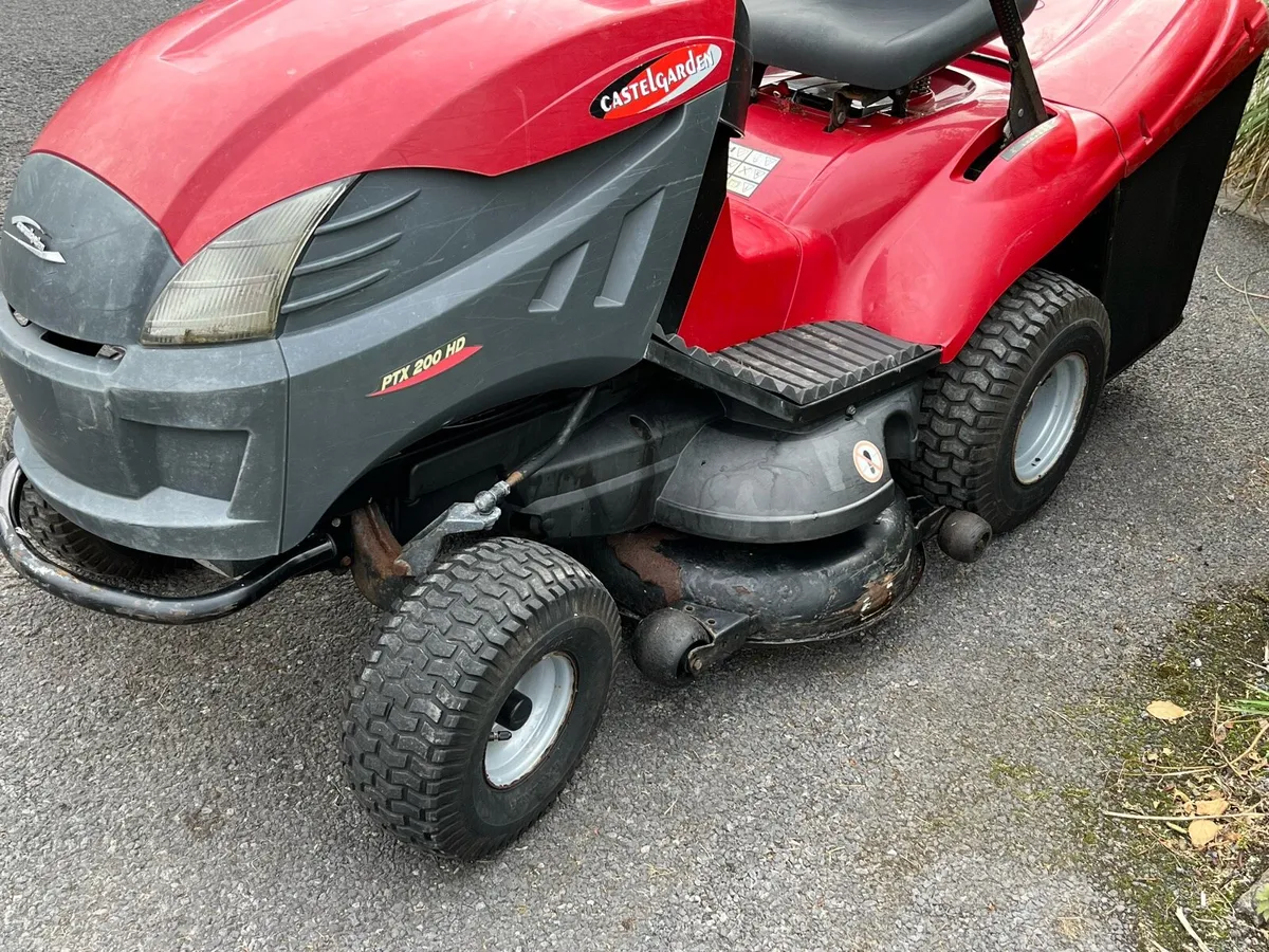 22HP Castlegarden twin cylinder ride on lawnmower - Image 3