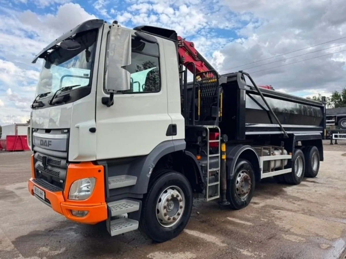 2018 (18) DAF CF440 8x4 Grabloader - Image 2