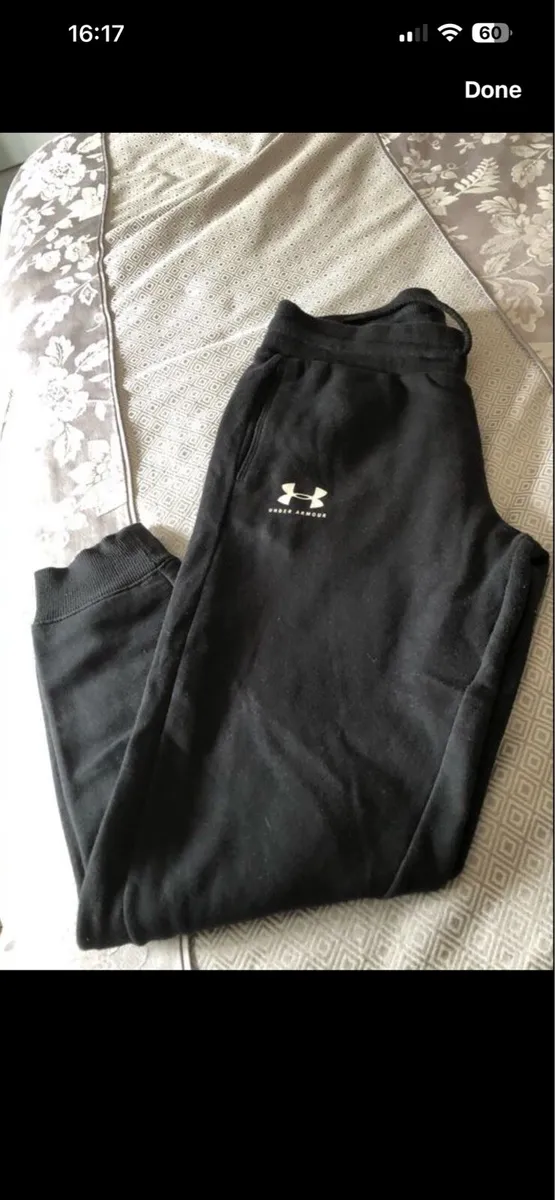 Mens under armour bottoms size M €15 - Image 3