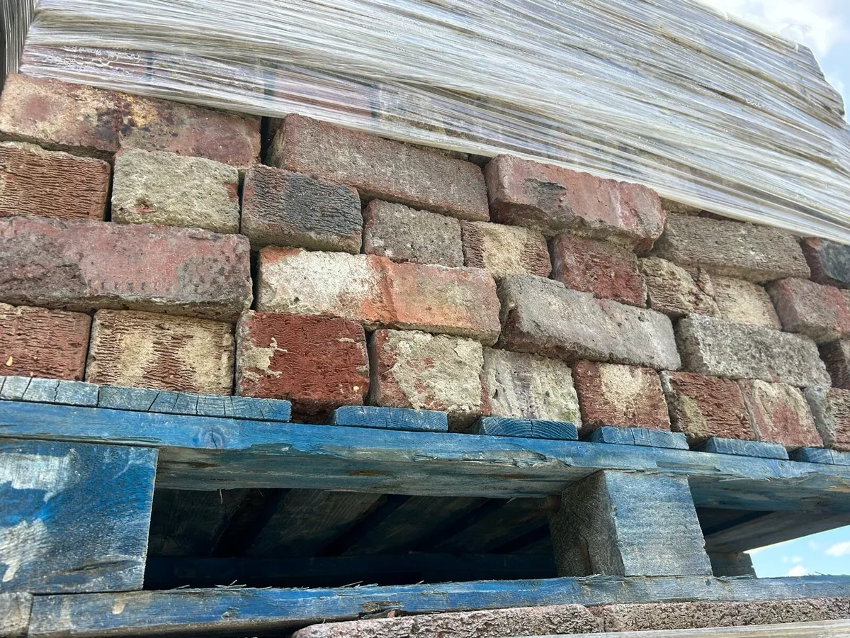 Reclaimed yellow brick - Image 4