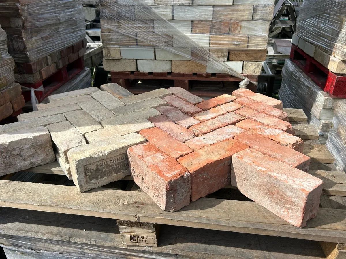 Reclaimed yellow brick - Image 3