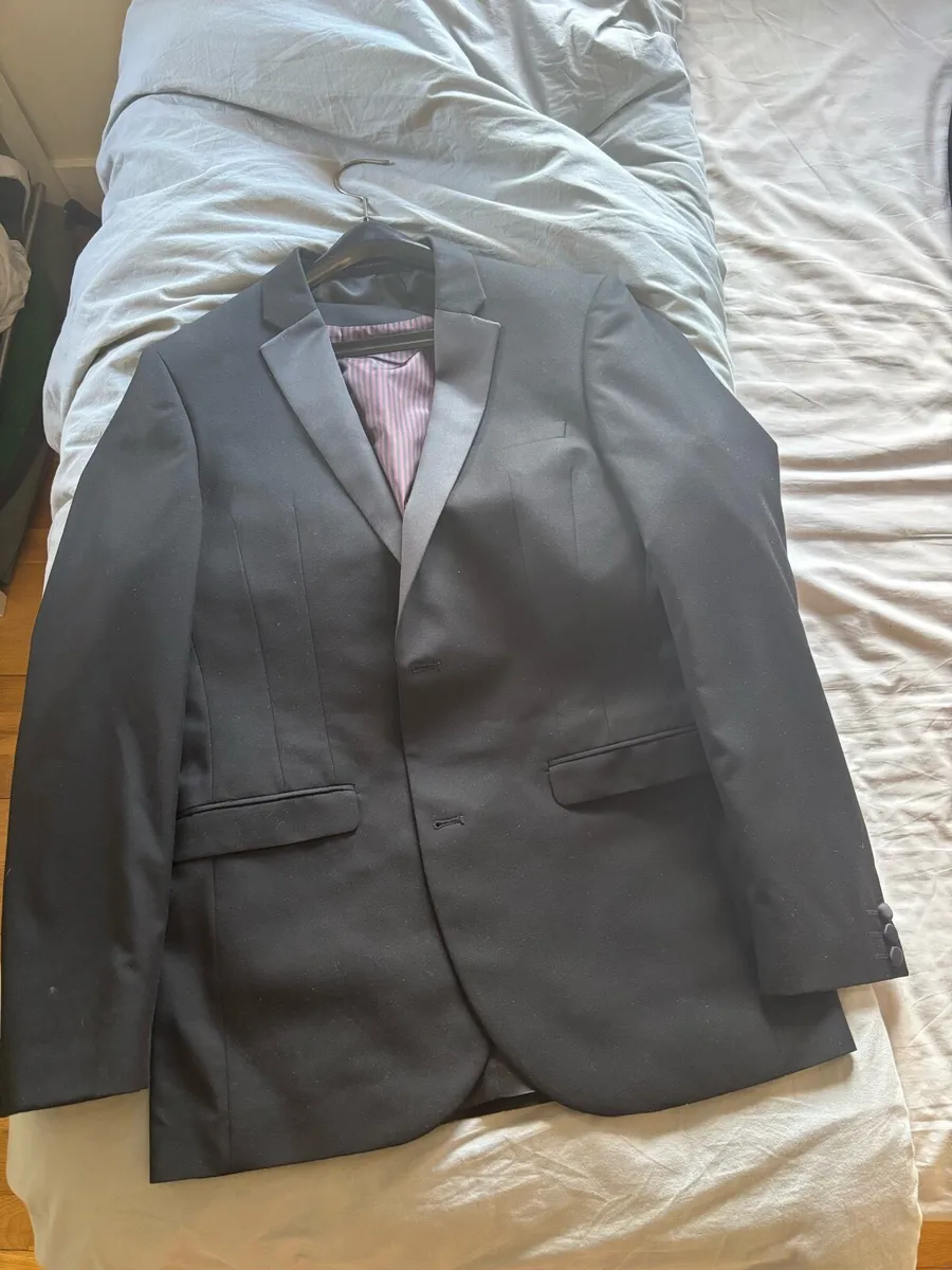 Men’s Suits - Image 1
