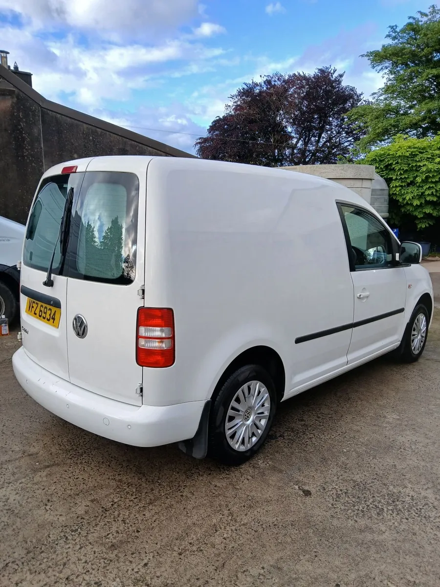 Volkswagen Caddy 2015 - Image 2