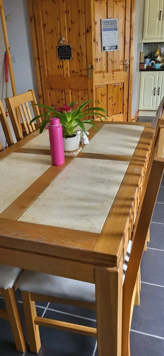 Dining table and 6 chairs - Image 2