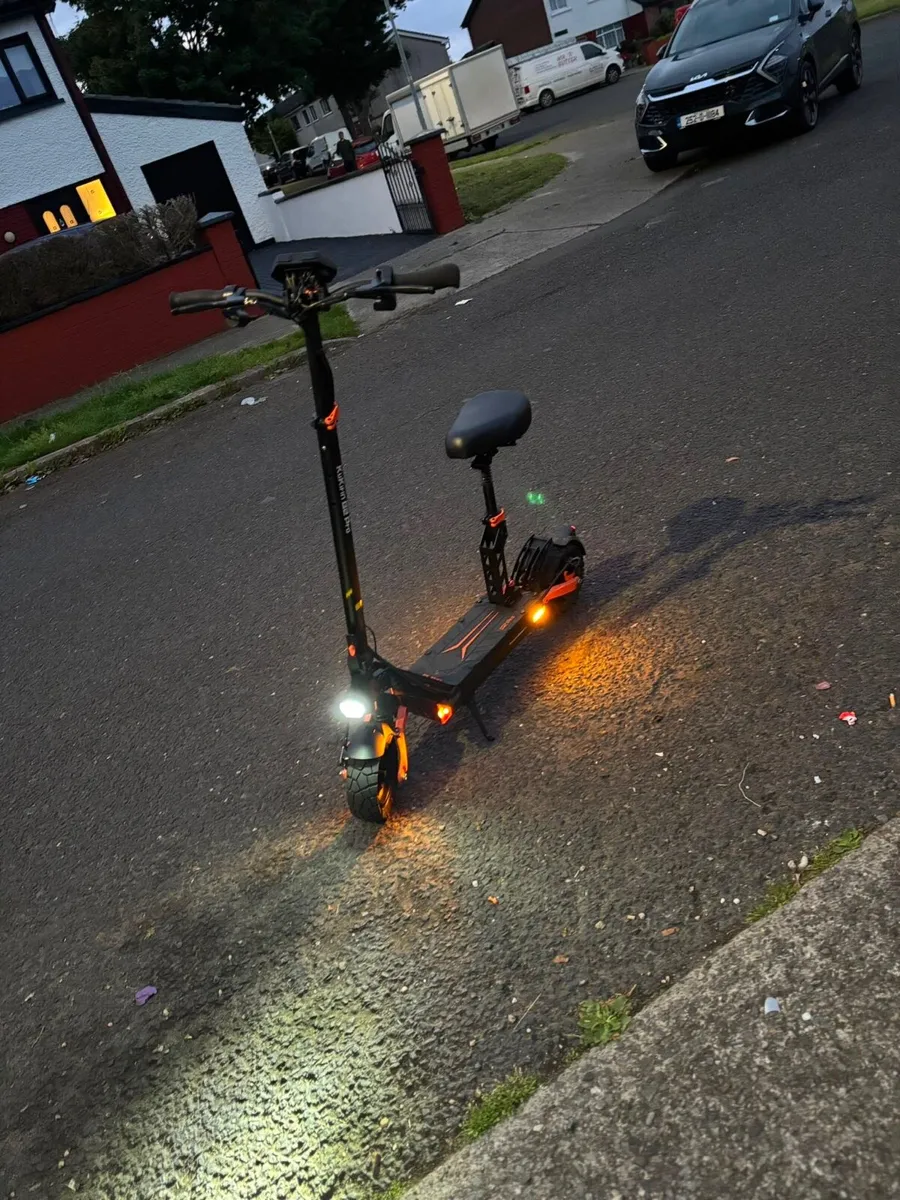 E scooter - Image 1