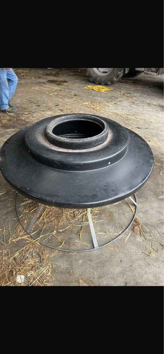 Lamb creep feeder